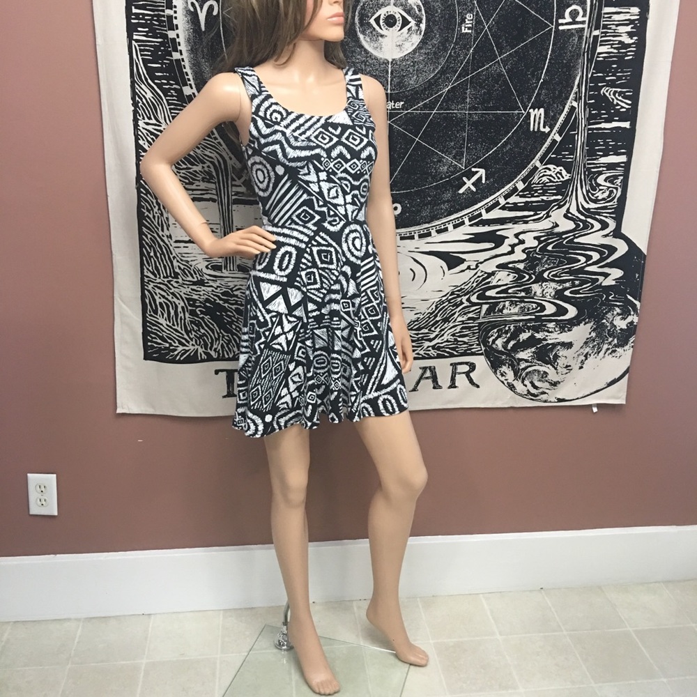 NEW Love ady B&W Tribal Print Skater Dress Small